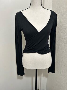 Forever 21 Active Black Wrap Front Long Sleeve Yoga Crop Top M